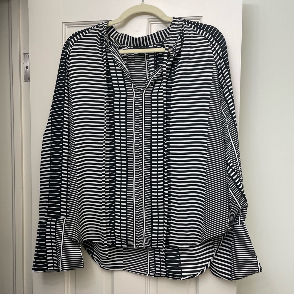 Ann Taylor black and white blouse